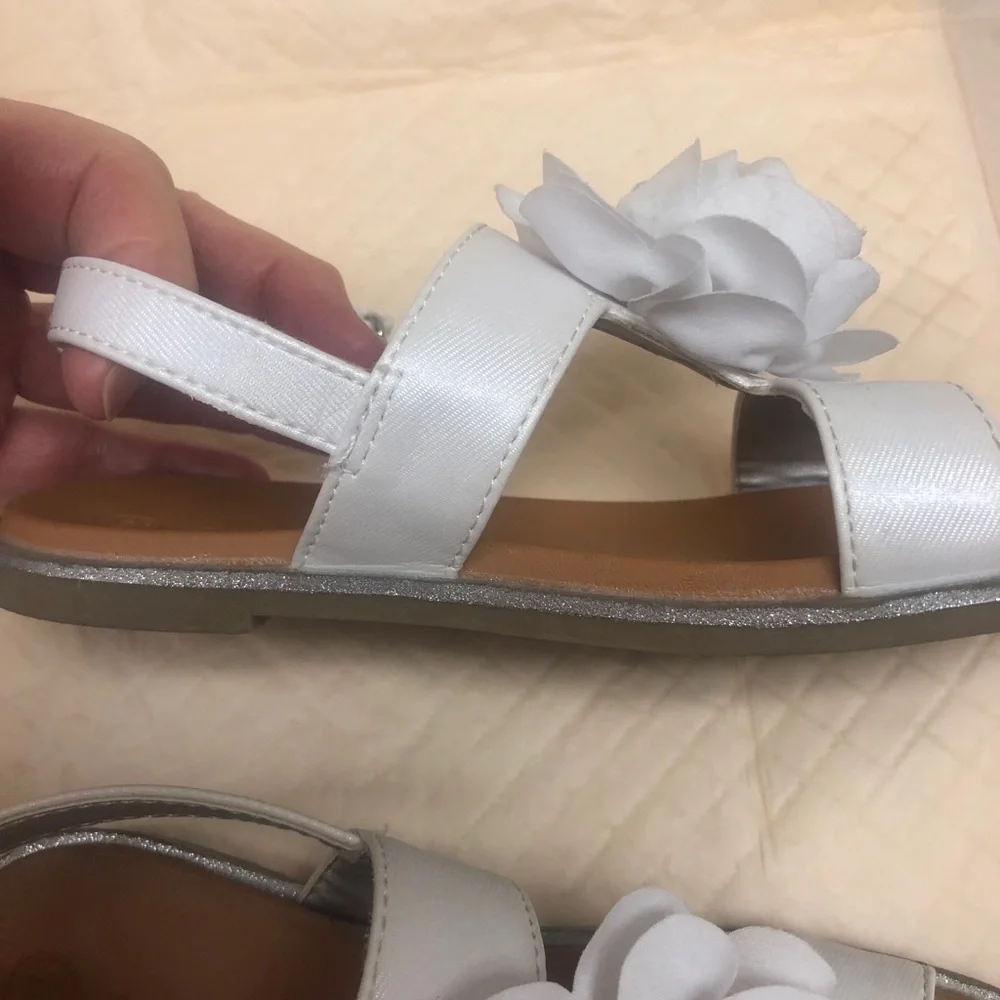 Sandals White straps, Velcro Cat & Jack brand Girls 12 Rubber solesFlower on top - Picture 6 of 12